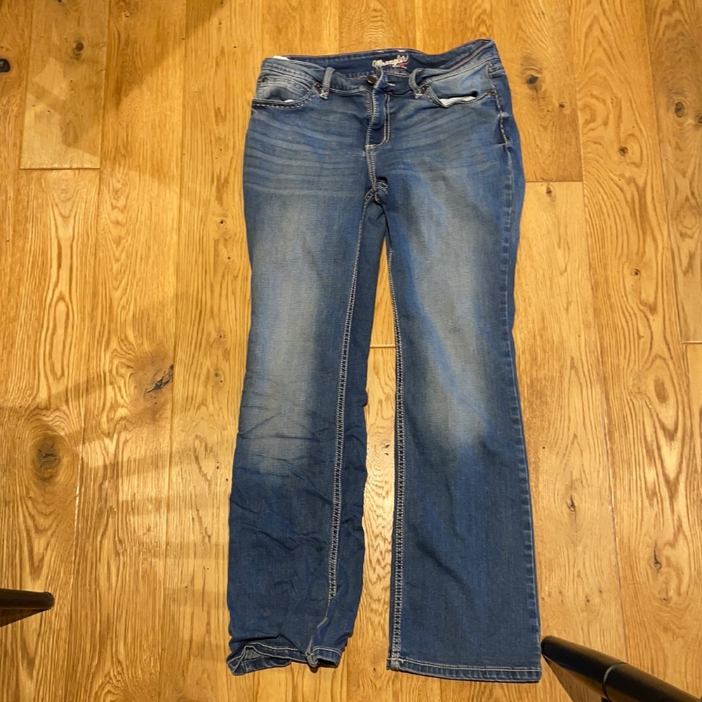 Woman’s Wrangler jeans. No holes or rips
